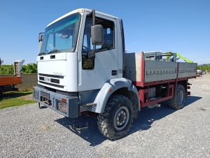 IVECO – kamion s ravnom platformom – 95E21
