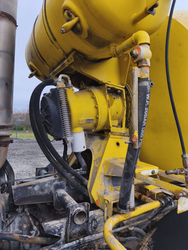 construction-equipment-concrete-mixer-truck-MAN-32364-1764147496379219762_orig_6da0a9a2515221d8741e96c3093f1105-25112610573292696100