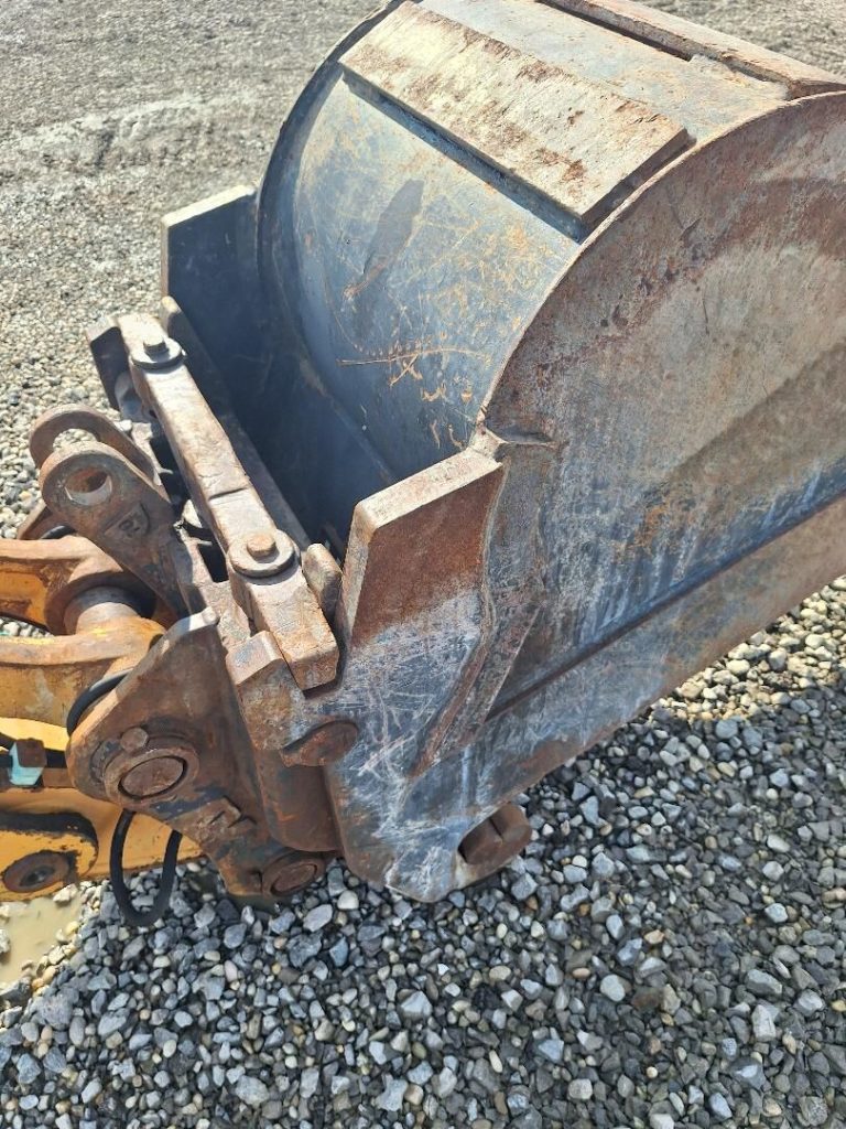 construction-equipment-tracked-excavator-Hyundai-130-1760789859660250685_orig_455fff1bb8e1a4c192eeafe10ea59a71-25101815164401687600