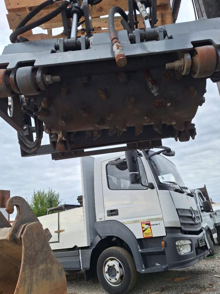 equipment-mounted-rock-grinder-100-1755955411078708202_orig_0e83e20a5d814a023216b0e3c49db29a-25082316223745695200