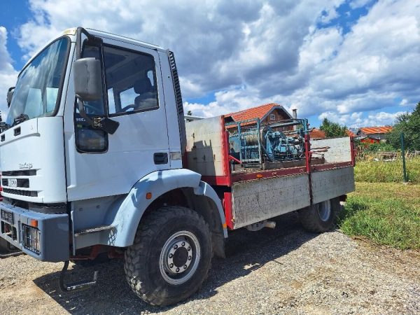 IVECO – kamion s ravnom platformom – 95E21