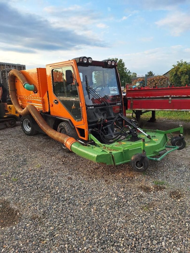 municipal-vehicles-universal-communal-machine-Ladog-1755955318668828117_orig_4413b6282d3b083201a30949111d271f-25082316212177475300