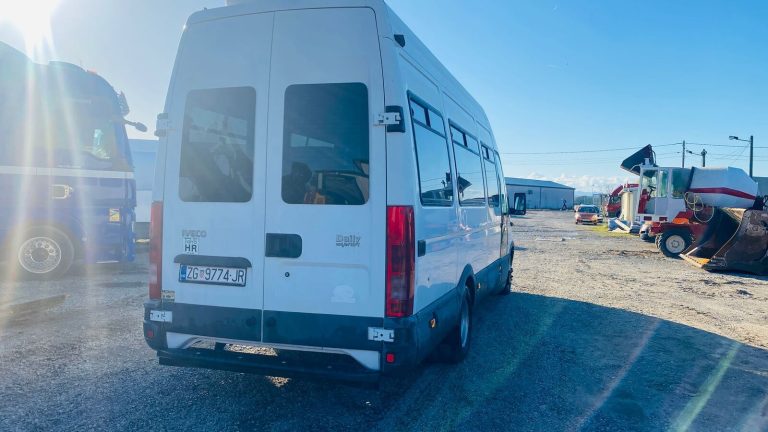 passenger-van-IVECO-Daily-1761918237463769627_orig_5118b585150b94ba6879a4b581c5ec82-25103115421675555400