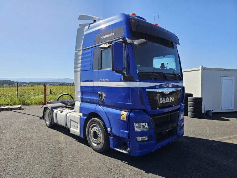 truck-tractor-MAN-440-1758863151529085638_orig_c593318177829be79e069ae0d658c9fa-25092608045045153100