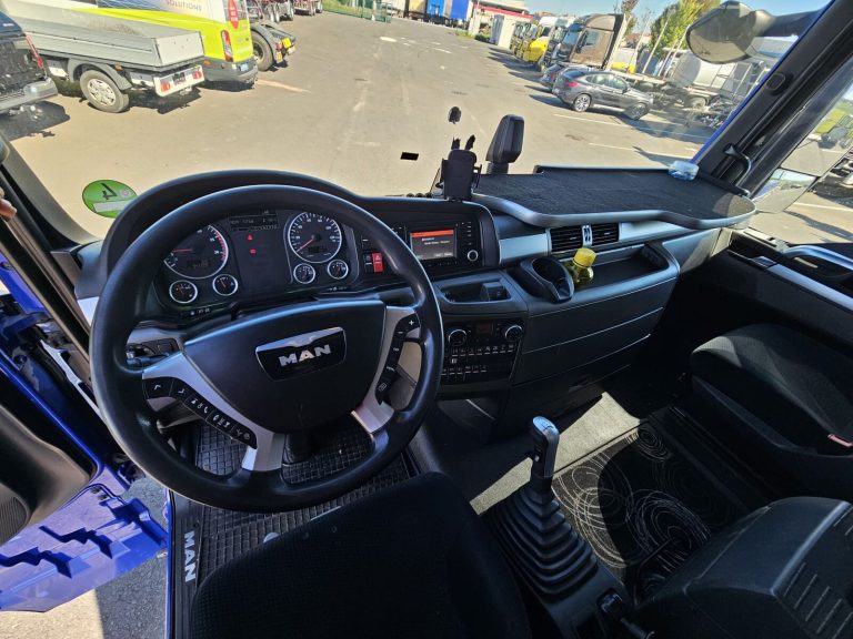 truck-tractor-MAN-440-1758863156496057434_orig_8e61439d5ca02ba5b7f562b966c9f2da-25092608045045153100