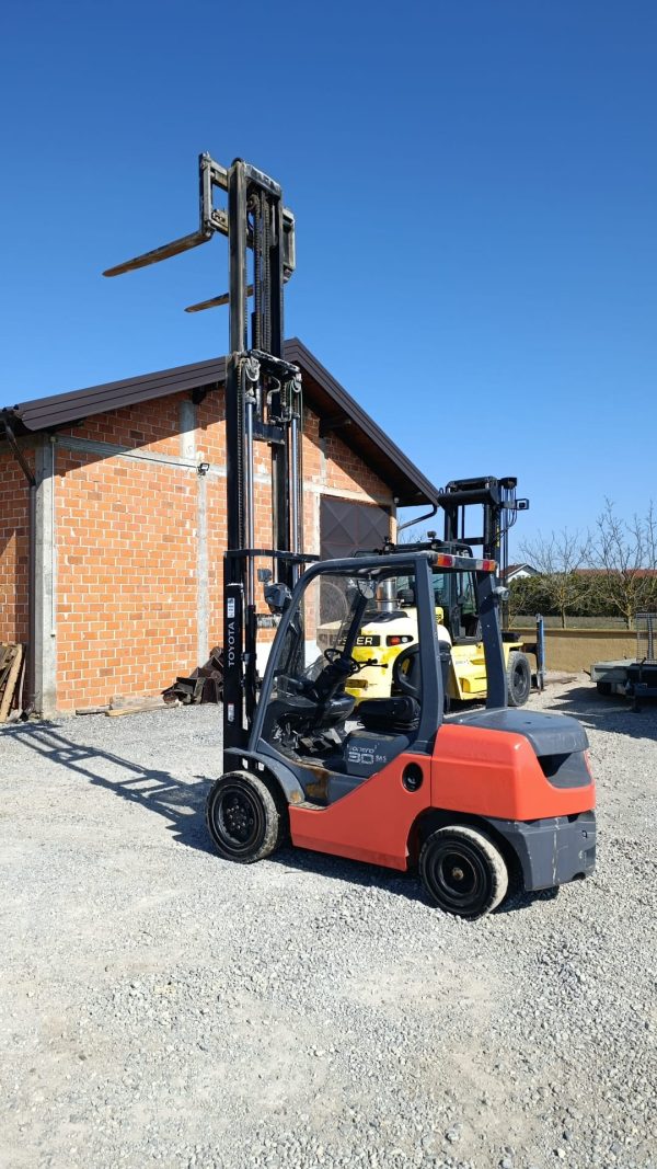 Toyota 30 forklift