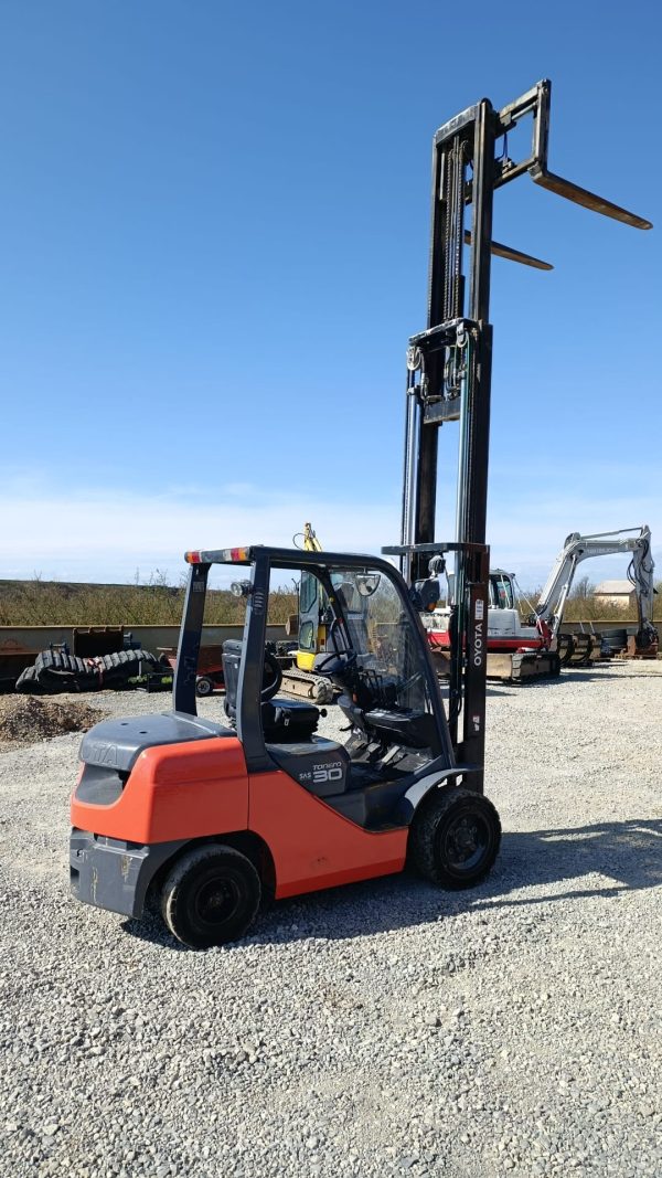 Toyota 30 forklift