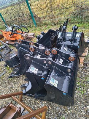 Cat excavator buckets