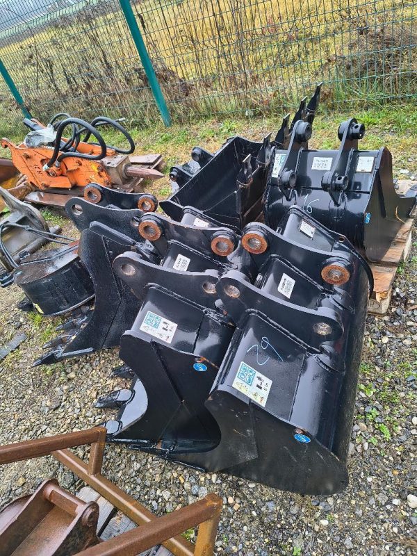 Cat excavator buckets