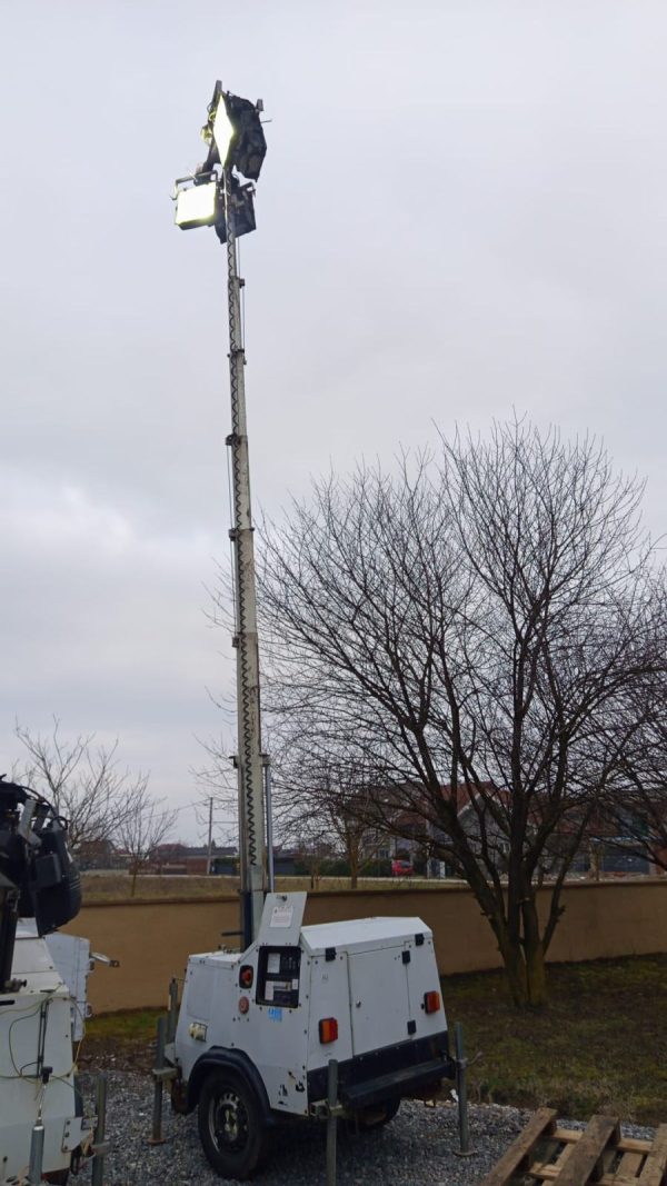 Light tower with generator