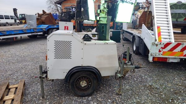 Light tower with generator