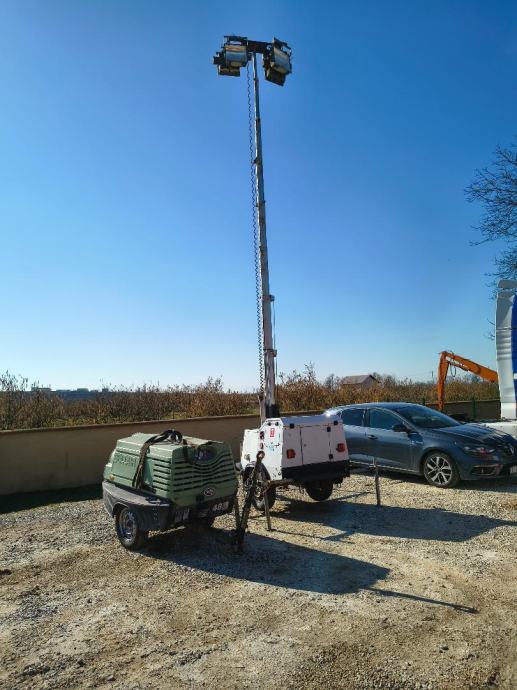 Light tower with generator