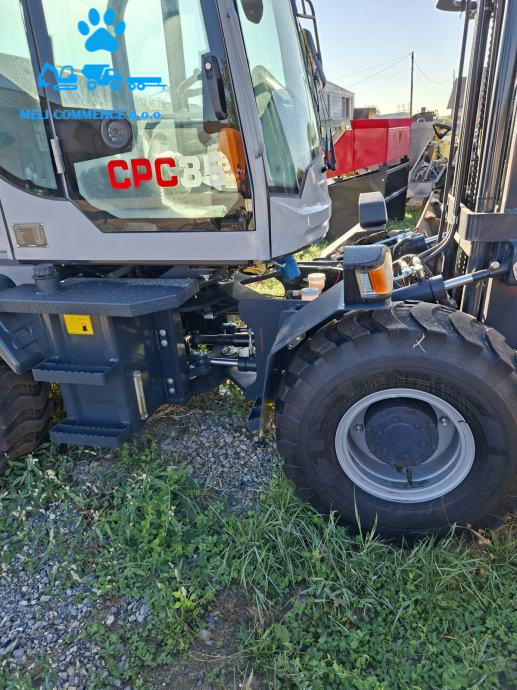 4x4 terenski viličar