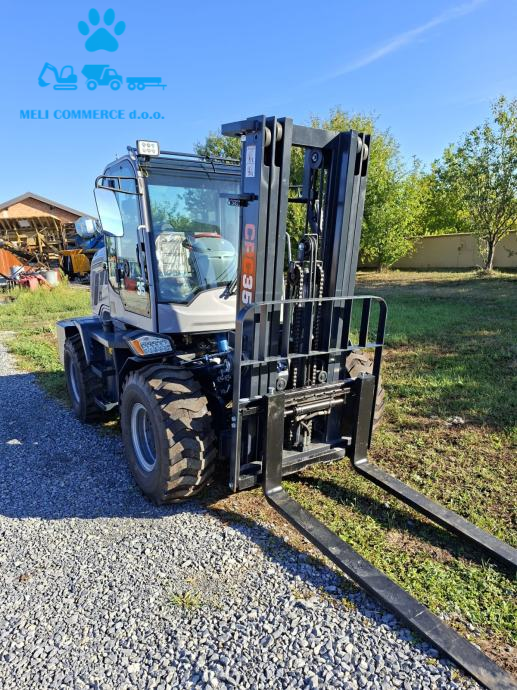 4x4 terenski viličar